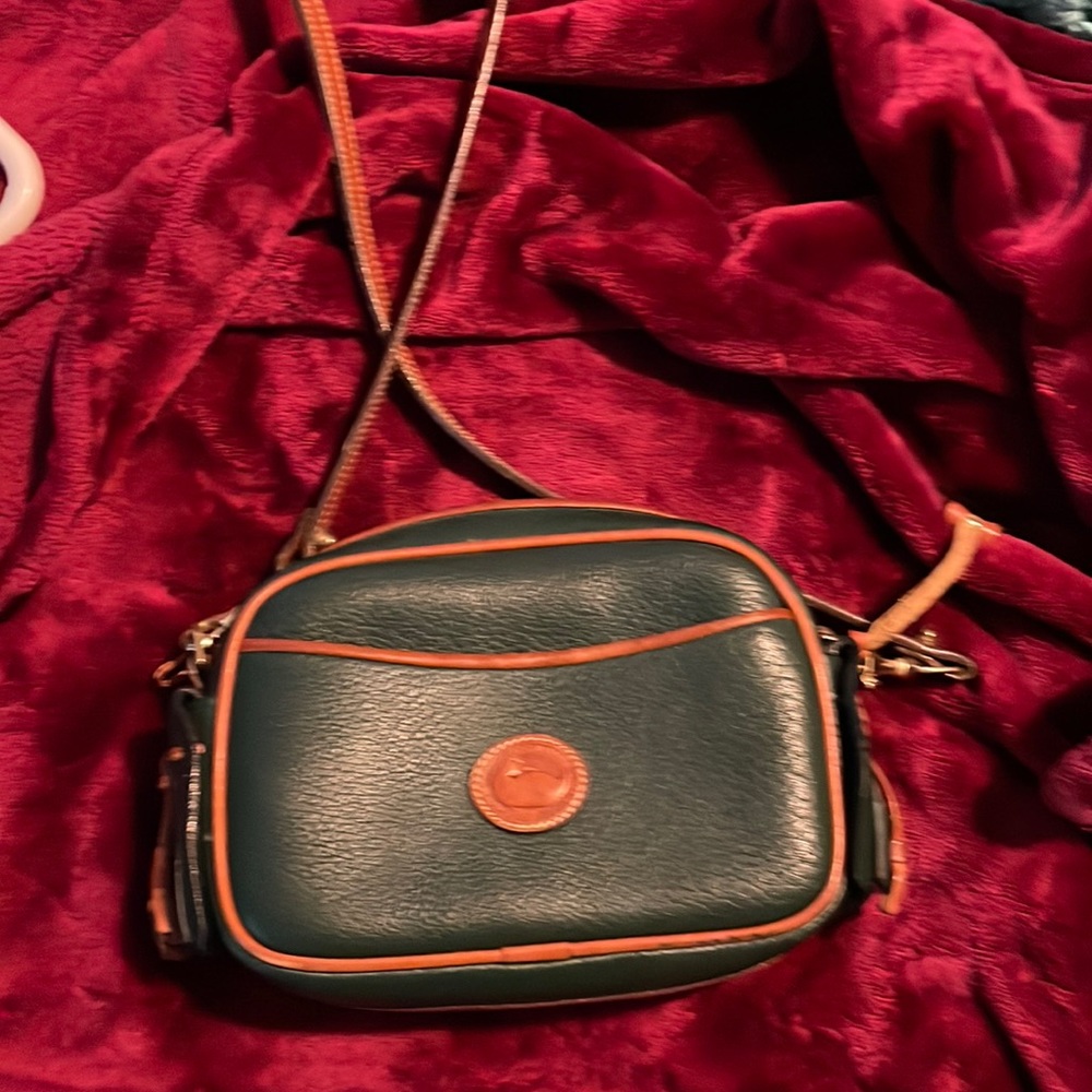 Dooney and Bourke Crossbody, adjustable strap